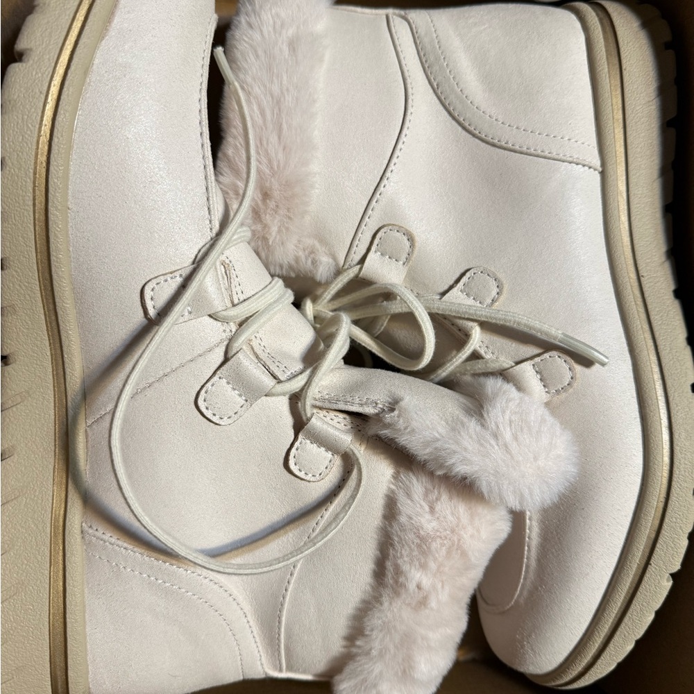 Women's White Fur-Lined Boots